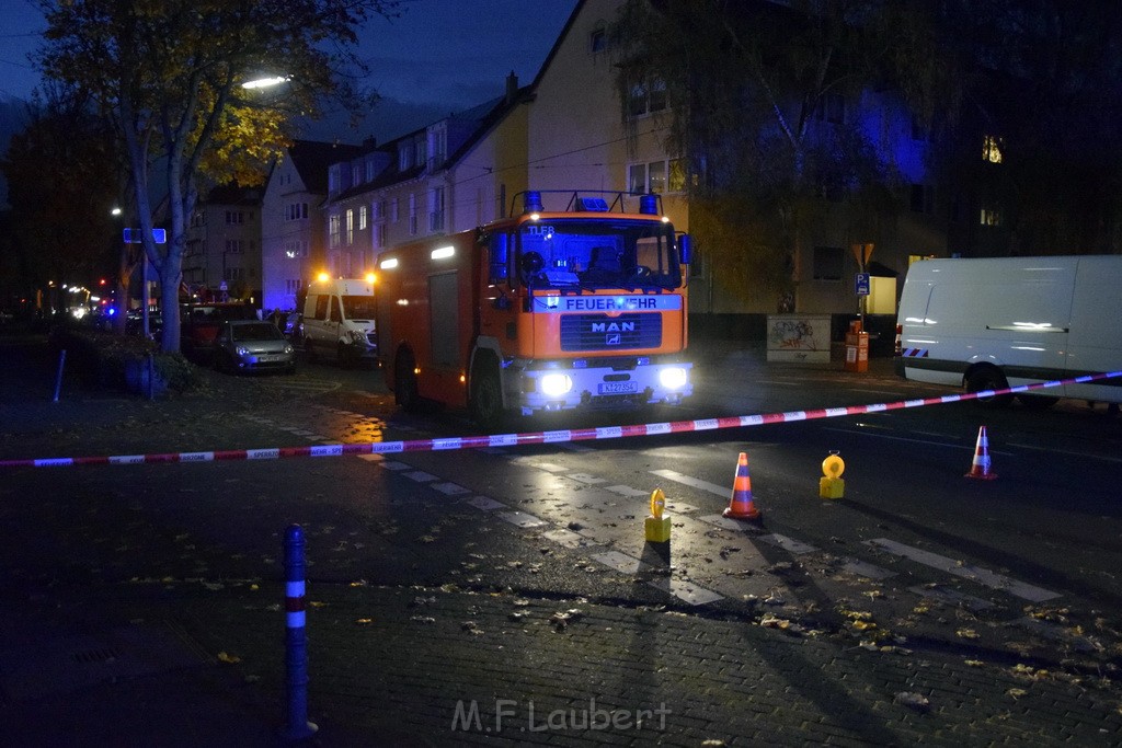 KVB Bahn Bremsen heissgelaufen Koeln Lindenthal Luxemburgerstr Neuenhoeferallee P04.JPG - Miklos Laubert